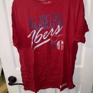 Mitchell & Ness Philadelphia 76ers Hardwood Classics T-Shirt